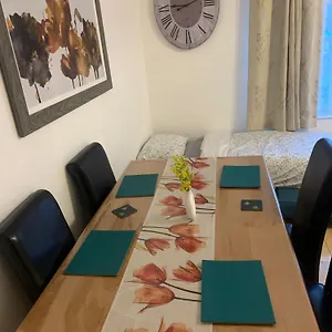 Pensjonat Luton Airport House In Quiet And A Very Pleasant Area, Near London Luton Airport, Luton (Bedfordshire)